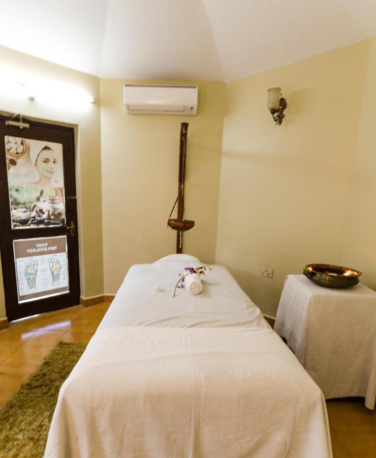 Leoney Resort Goa Vagator Eksteriør bilde
